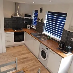 broxtowe-house-3-bed-house-parking-nottingham.hotelsin-nottingham.com/
